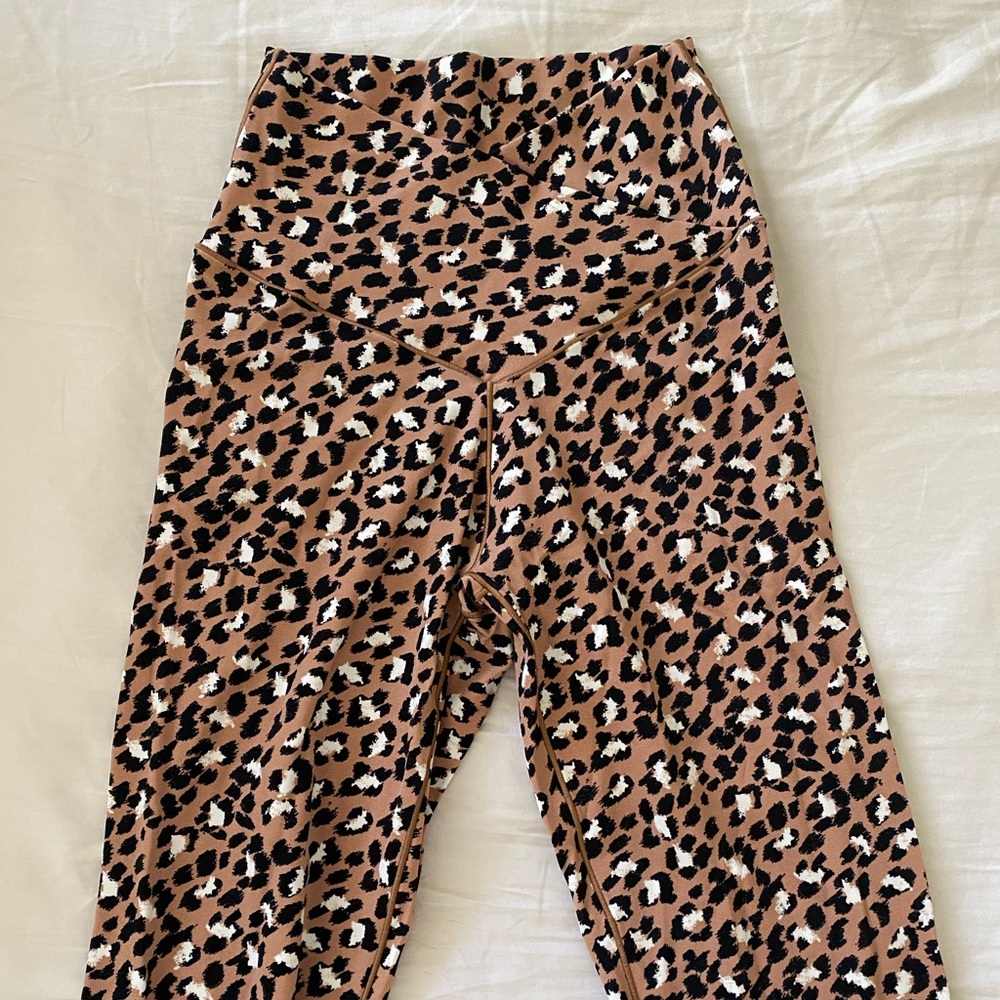 Aero crisscross leggings